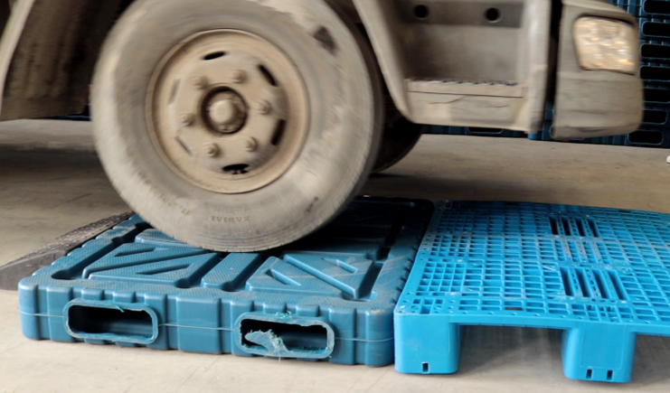 找湖北吹塑托盤廠家？益樂以質(zhì)取勝