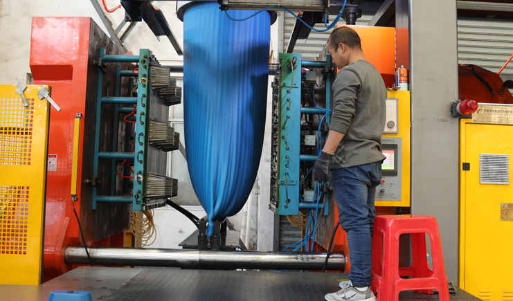 曝光！吹塑托盤生產(chǎn)廠家生產(chǎn)過程竟是如此！