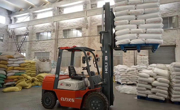 雙面吹塑托盤(pán)和九腳吹塑托盤(pán)的C位之爭(zhēng)