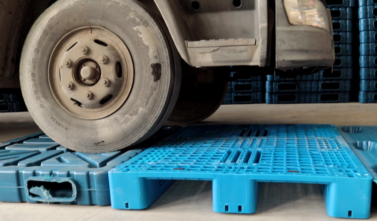 雙面吹塑托盤(pán)和九腳吹塑托盤(pán)的C位之爭(zhēng)