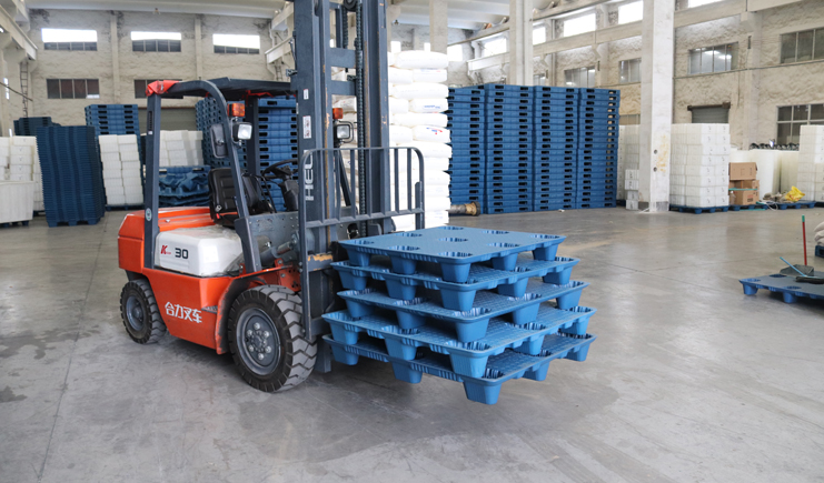 復(fù)聯(lián)4的英雄們維護(hù)宇宙和平，塑料托盤(pán)守護(hù)您