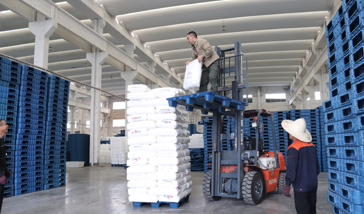 復(fù)聯(lián)4的英雄們維護(hù)宇宙和平，塑料托盤守護(hù)您