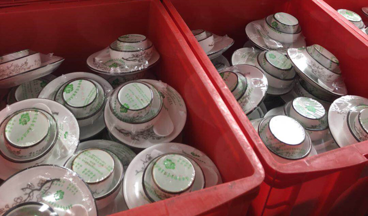 餐飲行業(yè)難？餐具周轉(zhuǎn)箱生產(chǎn)廠家來(lái)助攻