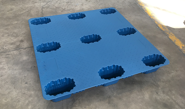 是吹塑托盤(pán)提不動(dòng)刀了嗎？還是小哥你太飄了？