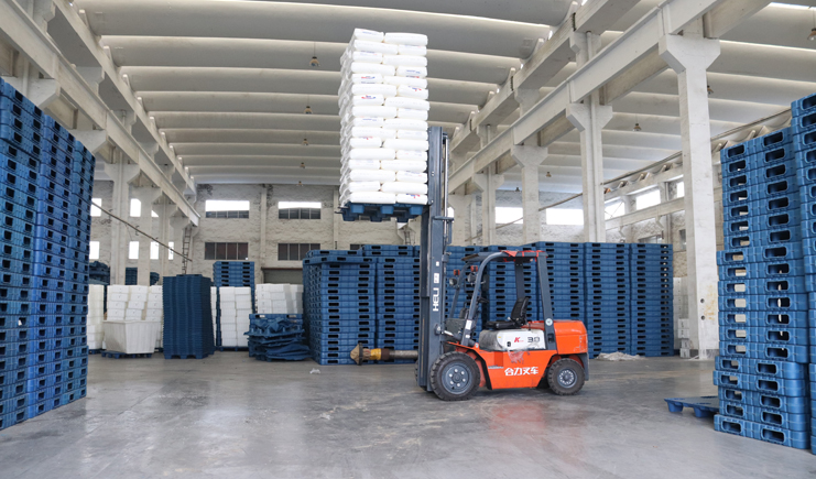 吹塑托盤廠家瘋起來，連自己家的托盤都不放過!