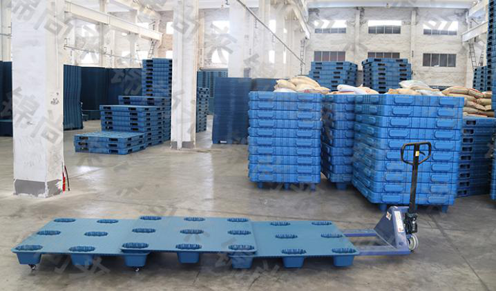 大開腦洞！給九腳吹塑托盤加輪子，想不到吧！