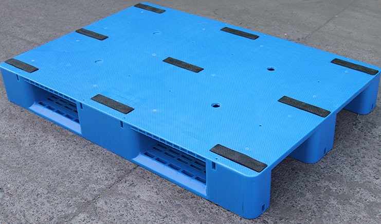 川字平板塑料托盤有哪些優(yōu)點？